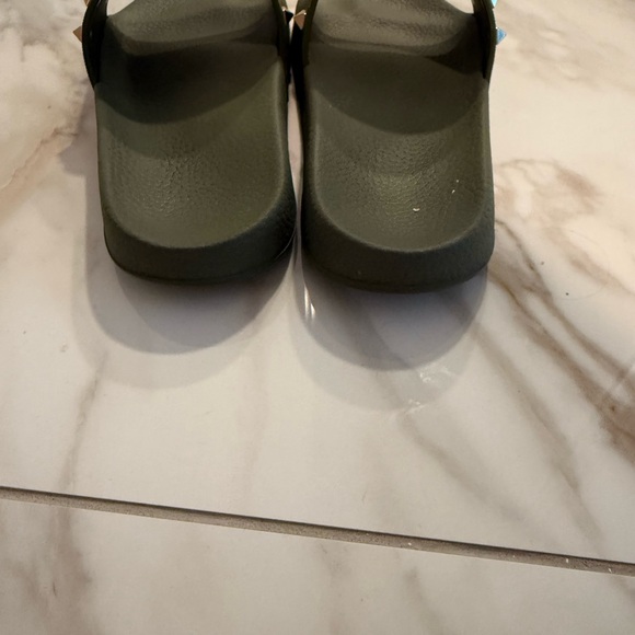 Authentic Valentino Garavani Rockstud rubber pool Slides Sandals - Picture 3 of 4